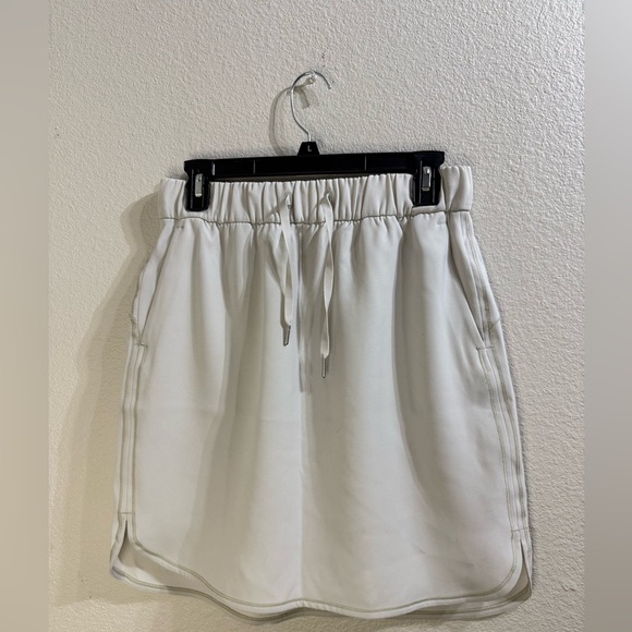 lululemon On the Fly cream‎ Skirt - Picture 2 of 7